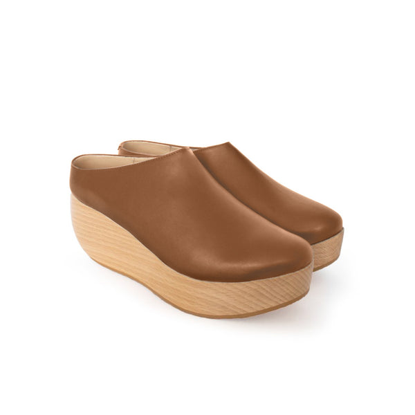 Eco Brown Clog with light wood platform. Vegan & sustainable shoes.