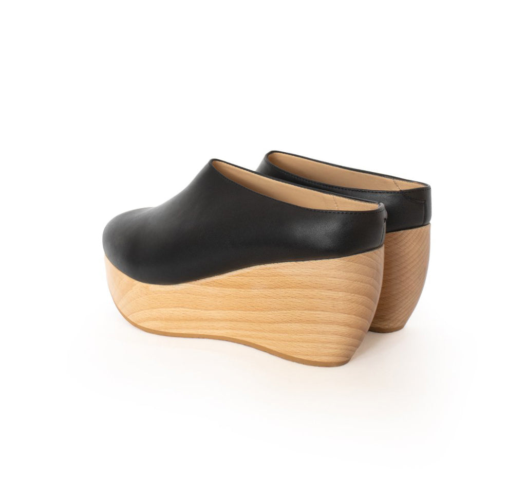 Clog black eco-friendly vegan leather with natural wood platform.