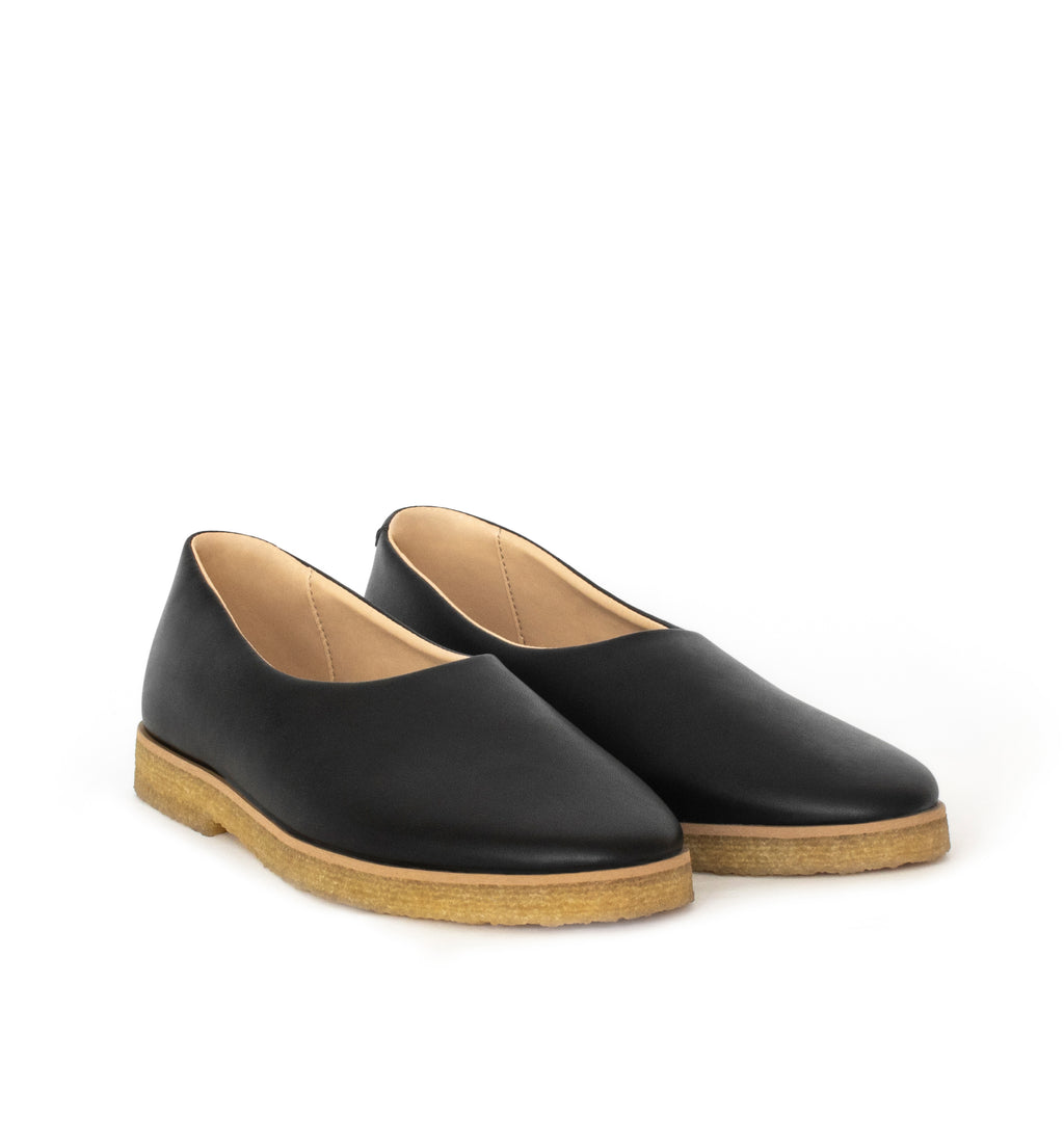 Almond toe flat in black eco-friendly vegan leather, natural rubber sole.