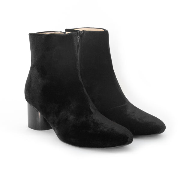 Ankle Boot in Black Velvet, mid-heel in black lacquered wood.