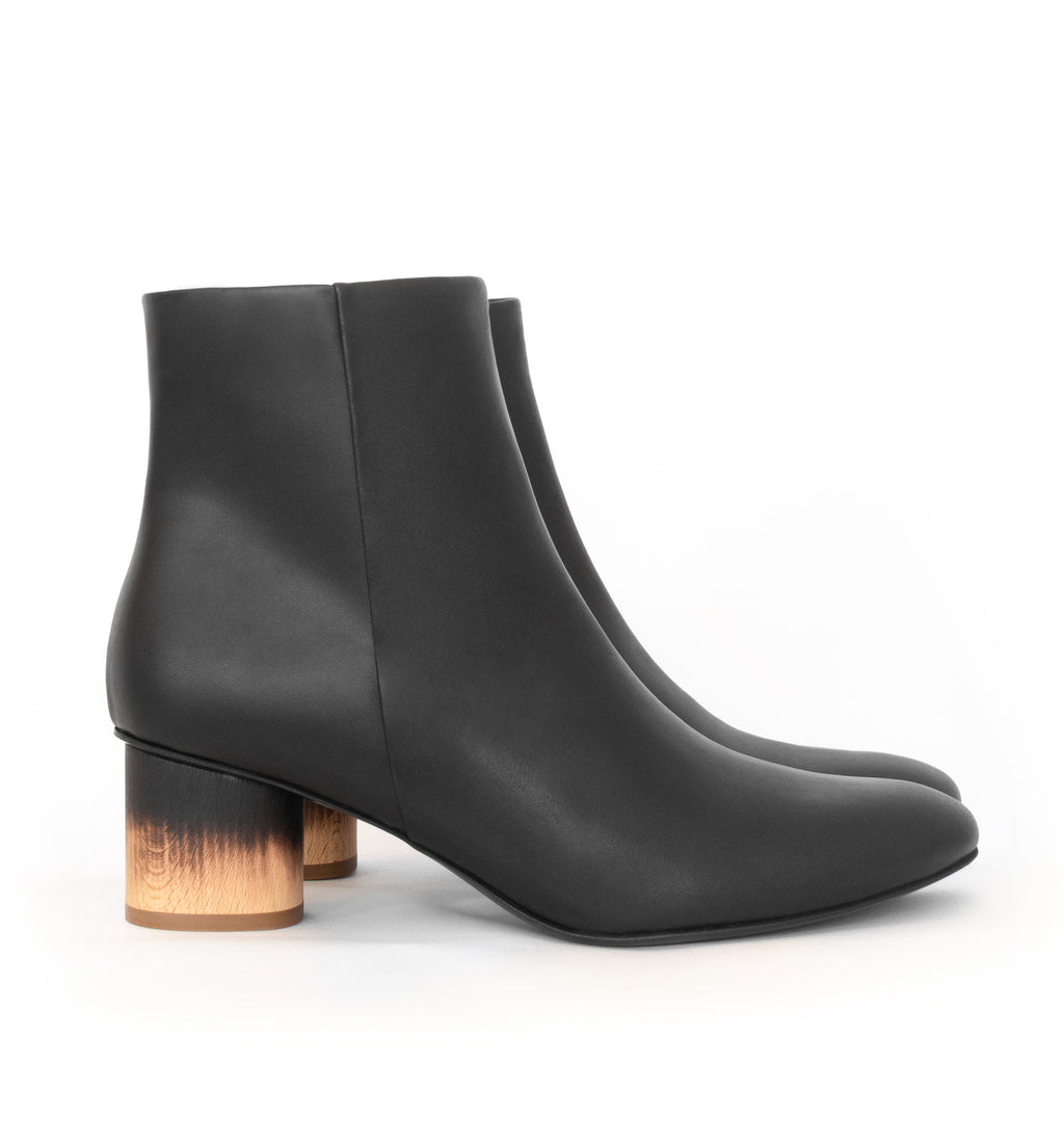 Ankle Boot in black eco vegan leather, inside zipper, mid-heel in shou sugi ban burned wood.