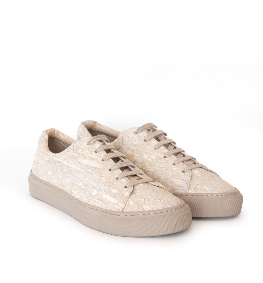 Unisex low sneaker in beige eco fennel material with a beige rubber sole.