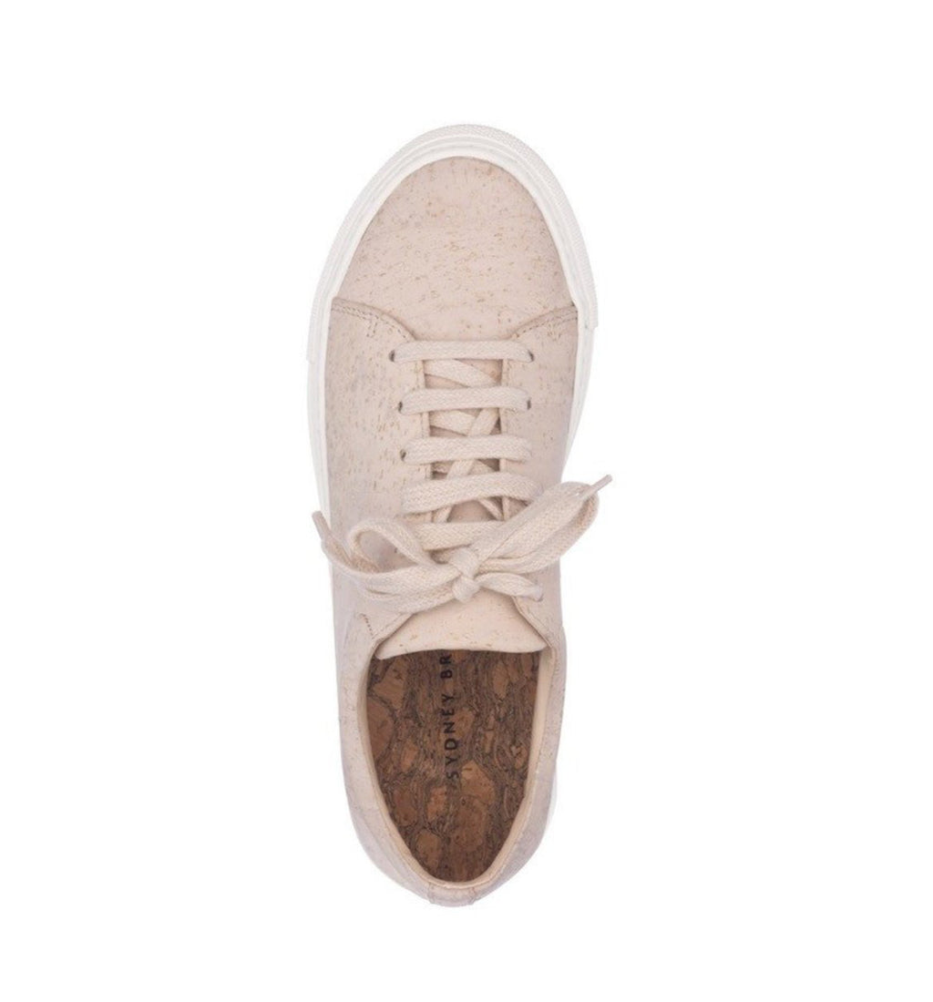 Low sneaker in beige cork with a white rubber sole.
