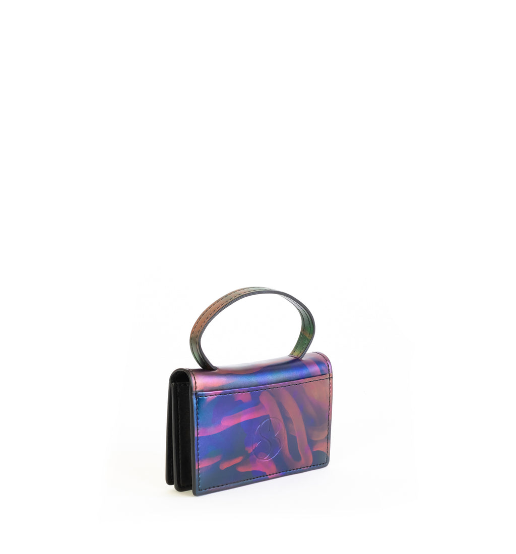 Microbag wallet with handle and an interior and exterior card slot. Iridescent Print faux-leather. Angle