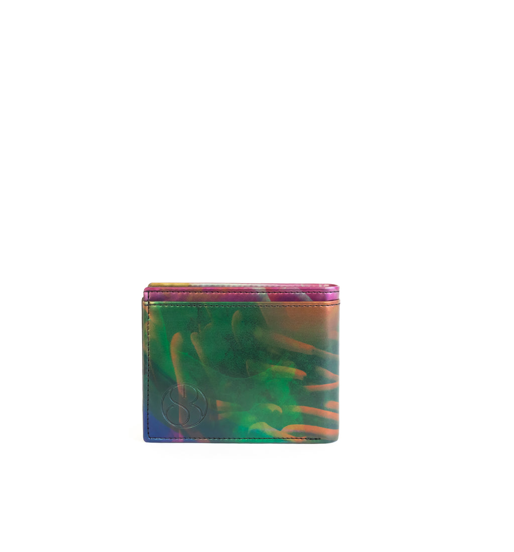 Unisex bifold wallet, practical and timeless. Iridescent print faux-leather. Back