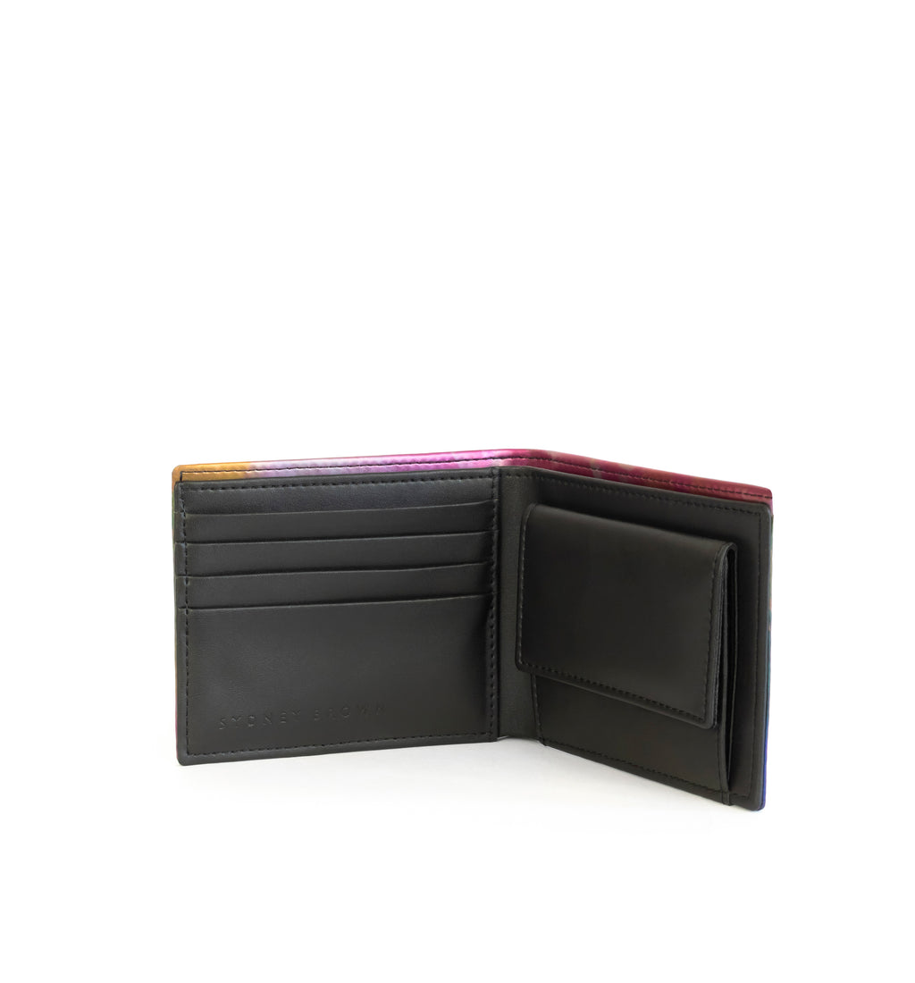 Unisex bifold wallet, practical and timeless. Iridescent print faux-leather. Open with cards lost and coin pouch.
