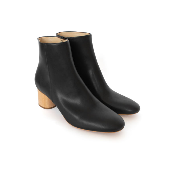 Ankle Boot in black eco vegan leather, inside zipper, natural wood mid-heel.