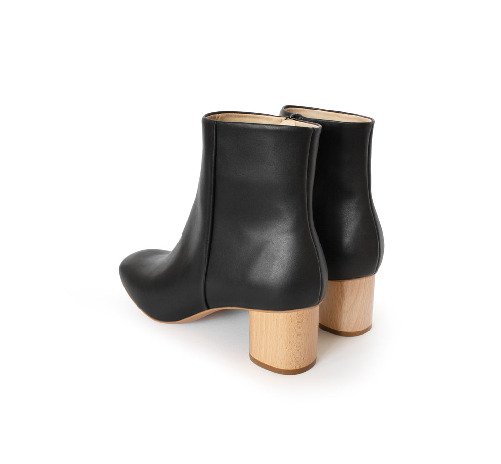 Ankle Boot in black eco vegan leather, inside zipper, natural wood mid-heel.