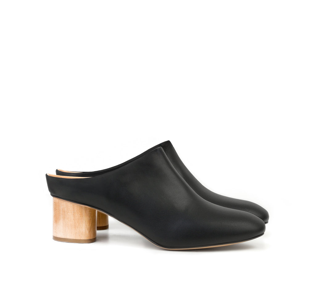 Mule in black eco vegan leather, almond toe with a natural wood mid-heel.