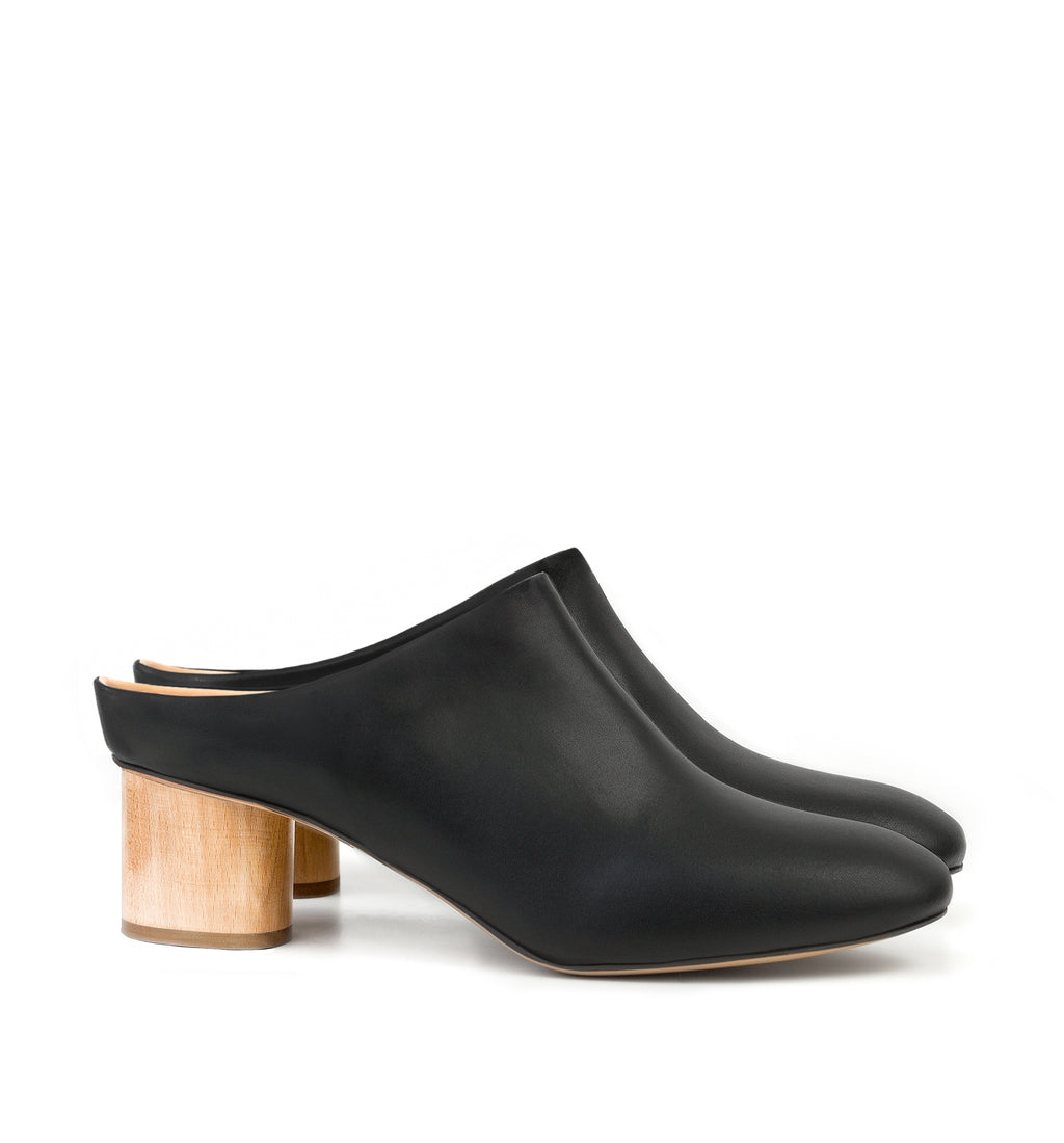 Mule in black eco vegan leather, almond toe with a natural wood mid-heel.