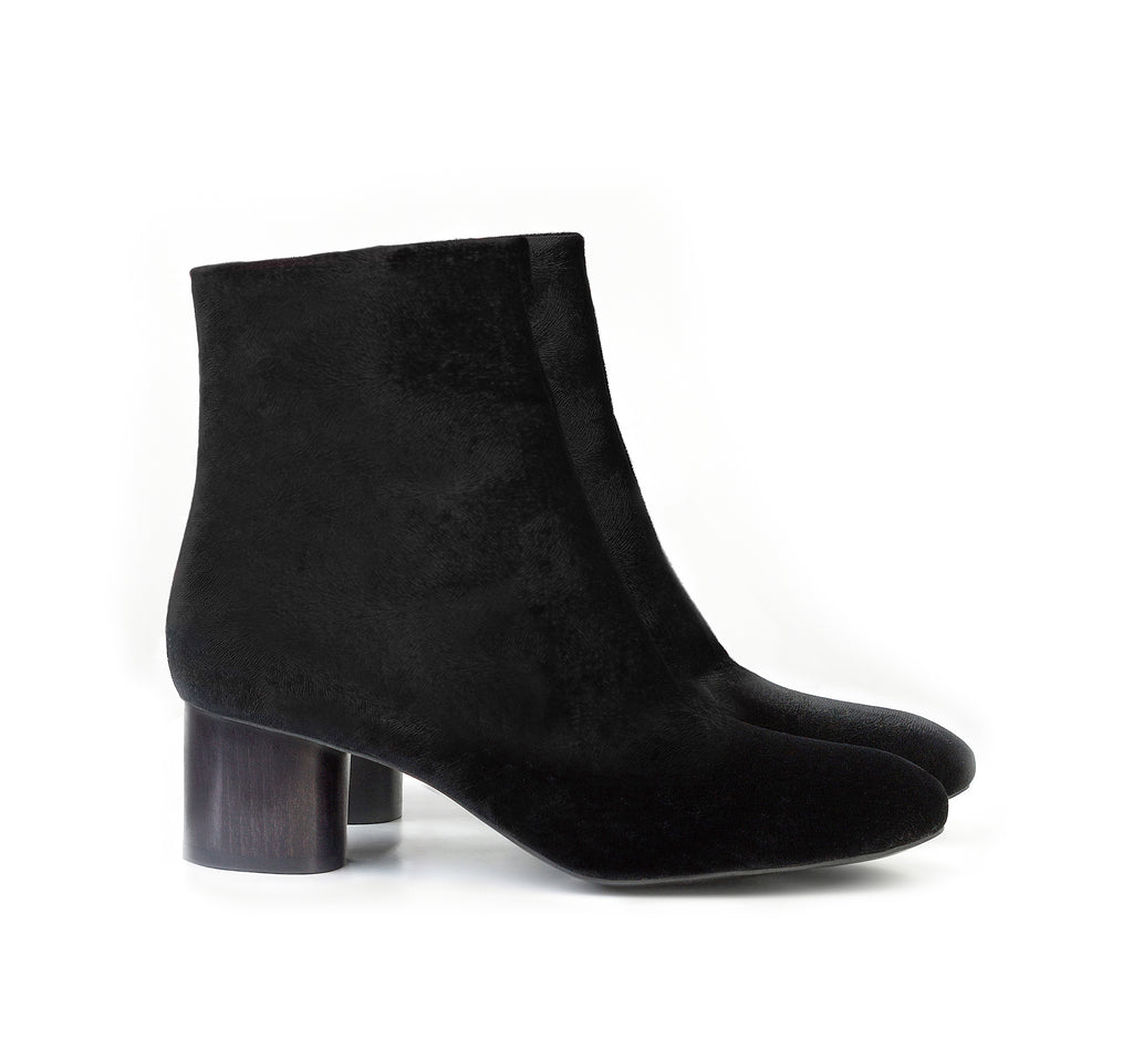 Ankle Boot in Black Velvet, mid-heel in black lacquered wood.
