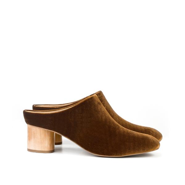 Low Mule in Amber Velvet for Autumn Winter 2018. Vegan Friendly heels for women. Animal Free, Cruelty free, Ethically handmade in Portugal.