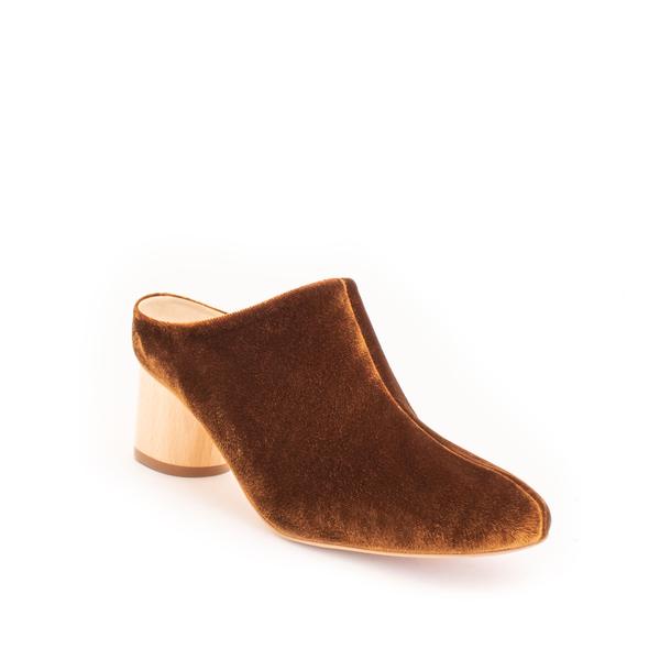 Low Mule in Amber Velvet for Autumn Winter 2018. Vegan Friendly heels for women. Animal Free, Cruelty free, Ethically handmade in Portugal.